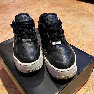 WMNS NIKE AIR FORCE 1 AF1 SAGE LOW BLACK-BLACK-WHITE SZ 8 PLATFORM
